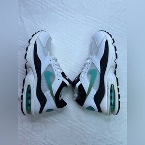 40: Womens Air Max 93 (Size 7)